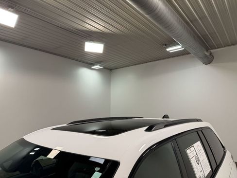 Used 2024 Jeep Grand Cherokee Limited w/ Luxury Tech Group II image 42