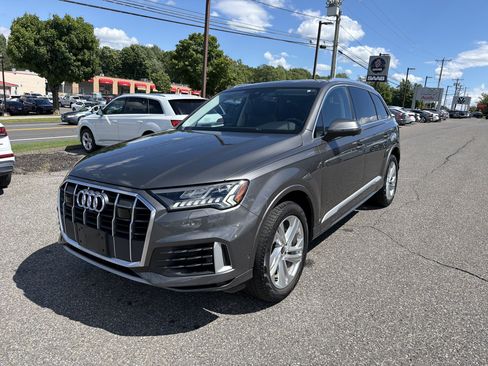 Certified 2023 Audi Q7 3.0T Premium w/ Convenience Package AWD/4WD image 3