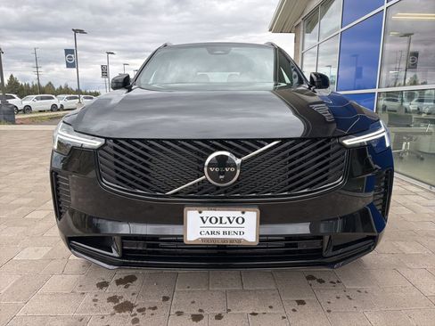 New 2026 Volvo XC90 T8 Ultra w/ Protection Package AWD/4WD image 3