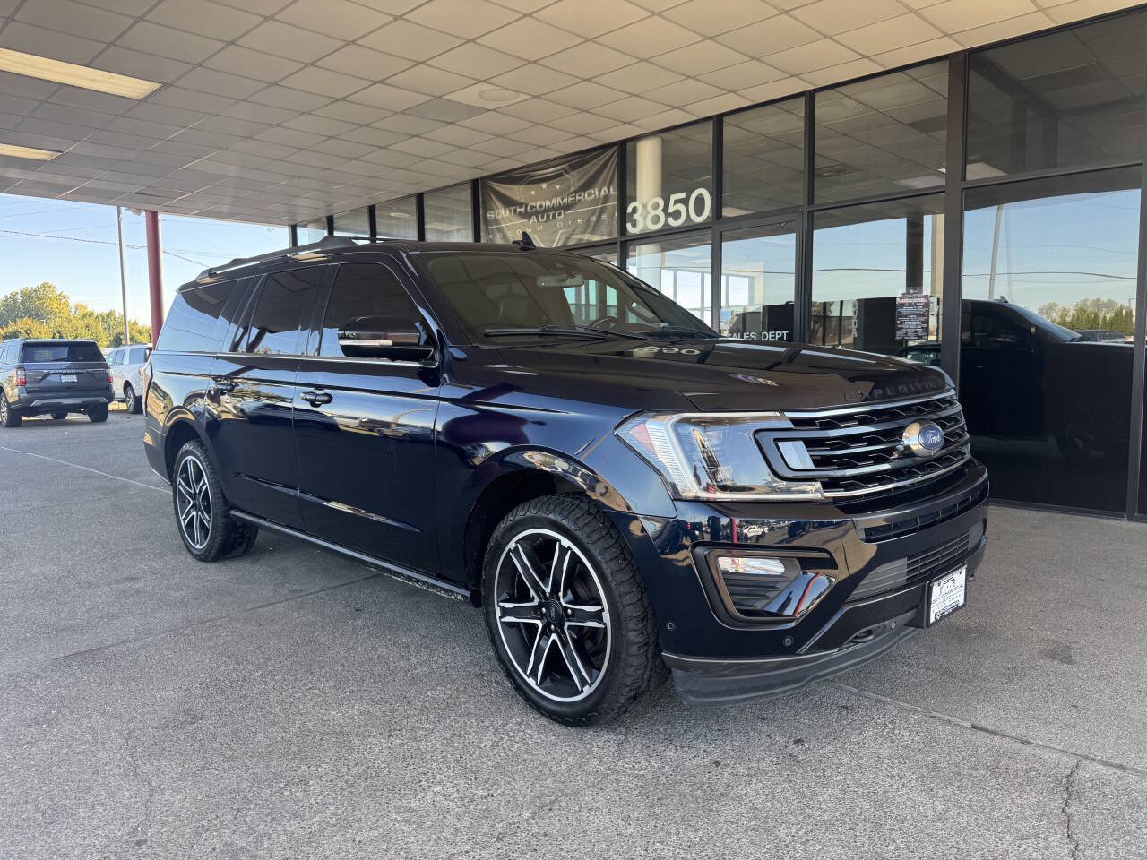Used 2021 Ford Expedition Max Limited AWD/4WD image 4