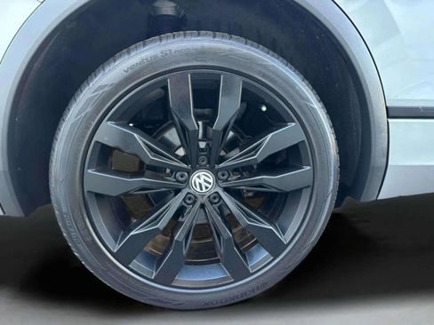 Used 2021 Volkswagen Tiguan SE R-Line w/ 3rd Row Seat Package image 32