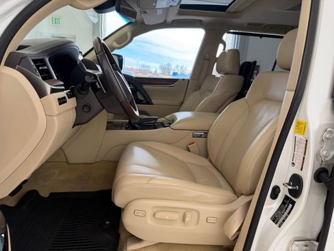 Used 2020 Lexus LX 570 4WD w/ Luxury Package image 5
