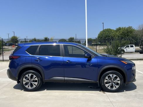 Used 2023 Nissan Rogue SV FWD image 3
