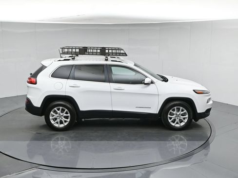Used 2017 Jeep Cherokee Latitude FWD image 41