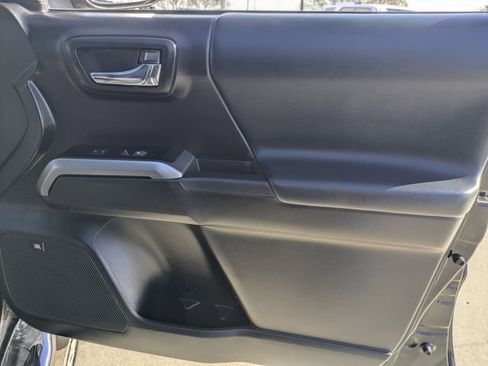 Used 2022 Toyota Tacoma Limited image 32
