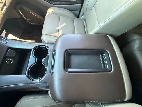 Used 2019 Chevrolet Tahoe LT w/ Luxury Package AWD/4WD image 15