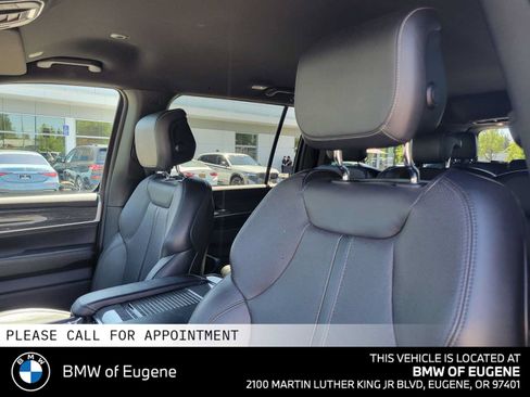 Used 2022 Jeep Wagoneer Series III AWD/4WD image 25