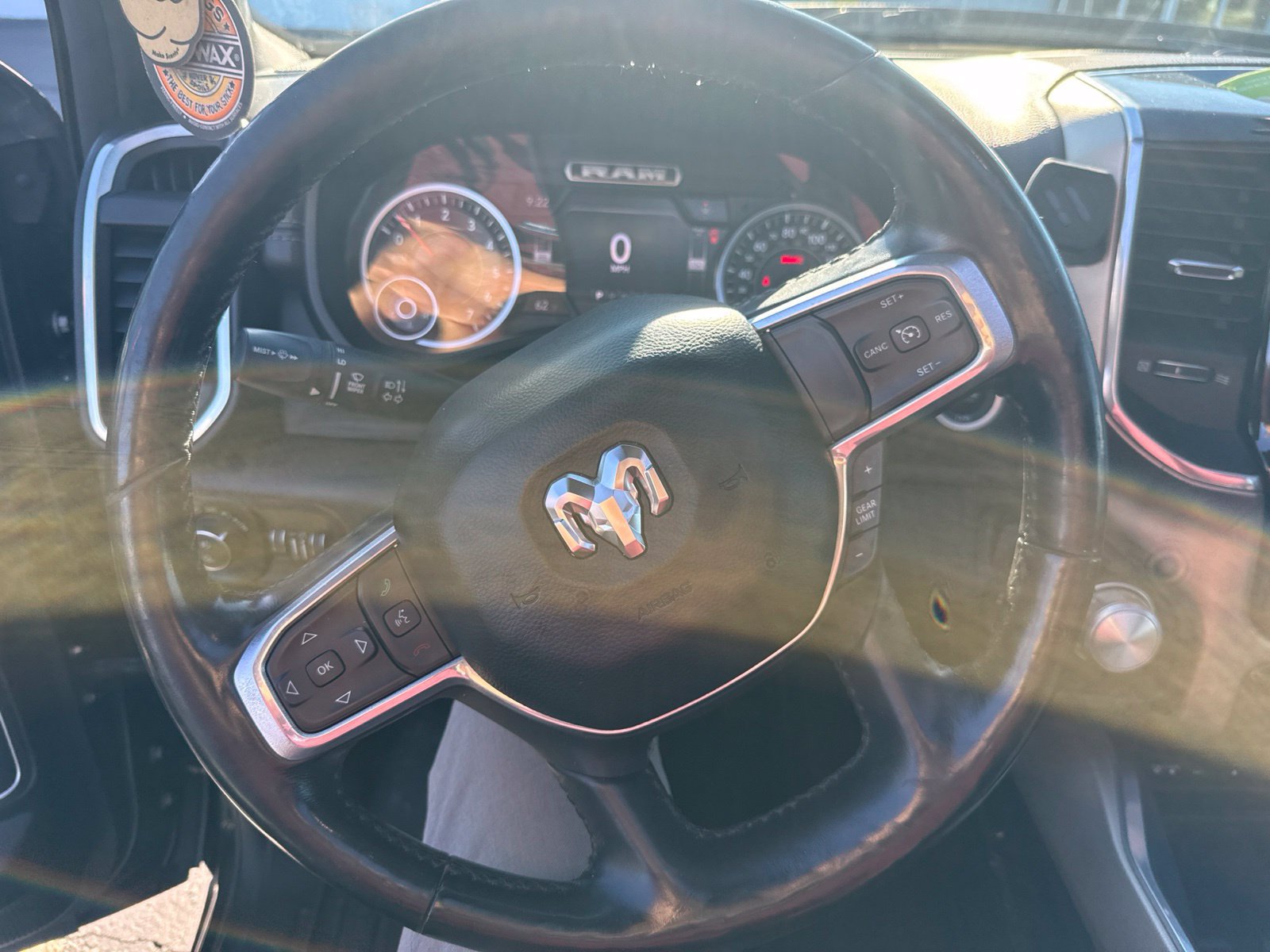 Used 2019 RAM 1500 Laramie AWD/4WD image 2