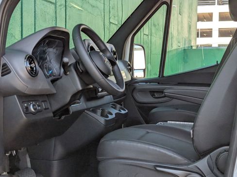 Used 2024 Mercedes-Benz eSprinter 170 Cargo image 22