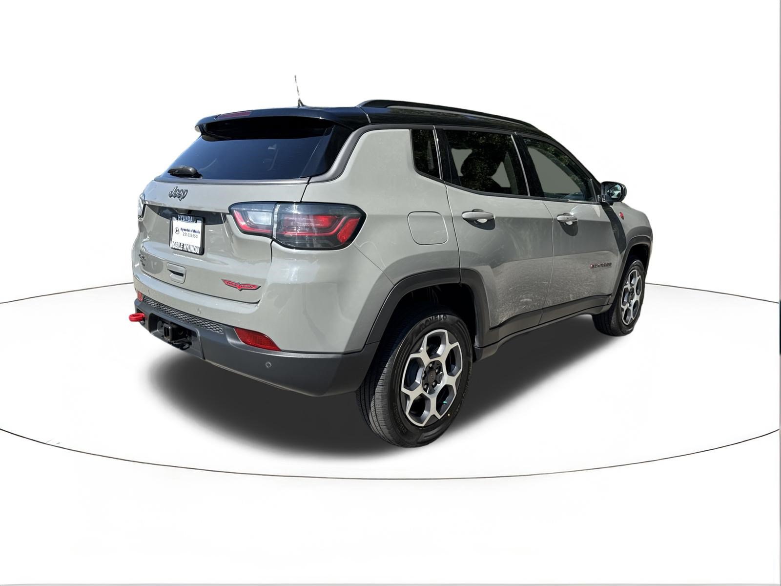 Used 2022 Jeep Compass Trailhawk w/ Trailhawk Elite Group AWD/4WD image 3