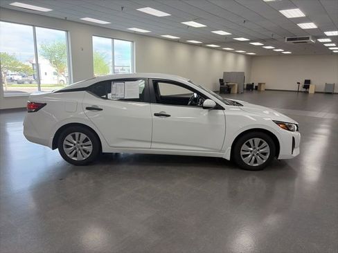 Used 2025 Nissan Sentra S image 8