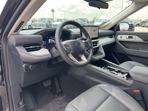 New 2025 Ford Explorer Active w/ Active Comfort Package image 12