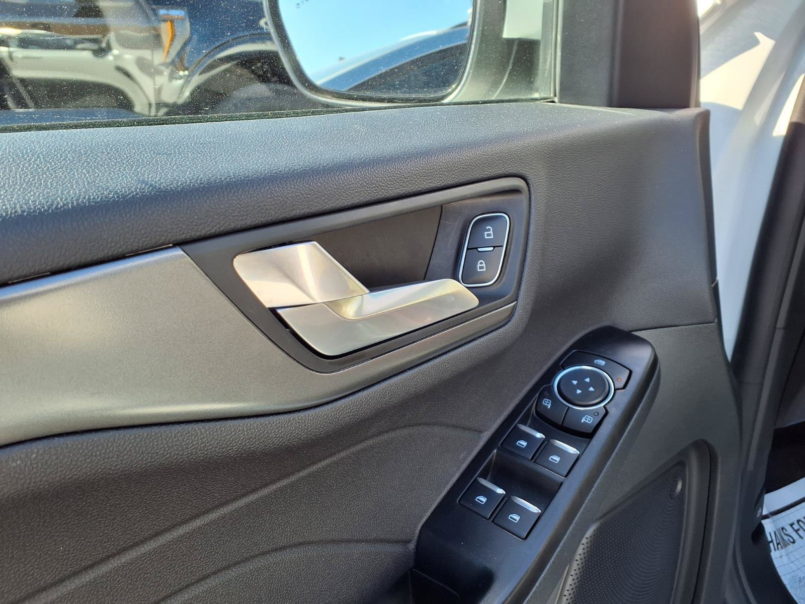 Used 2025 Ford Escape SE FWD image 12