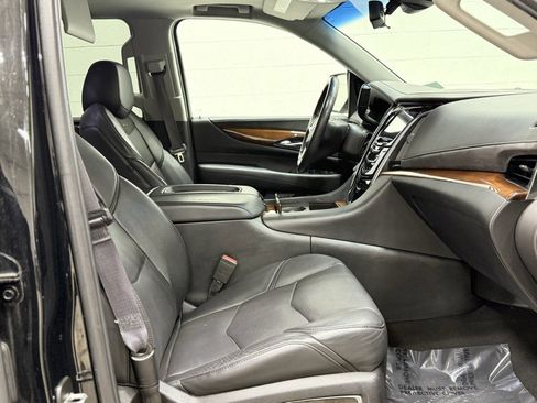 Used 2017 Cadillac Escalade Premium Luxury w/ LPO, Radiant Package image 31