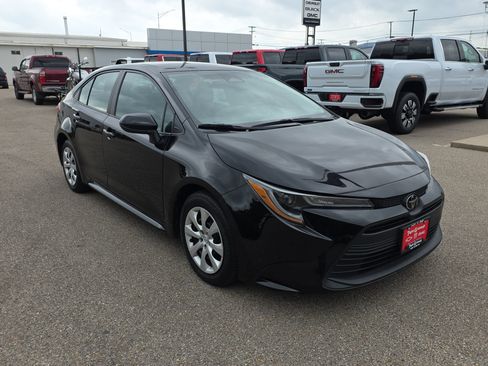 Used 2024 Toyota Corolla LE FWD image 2