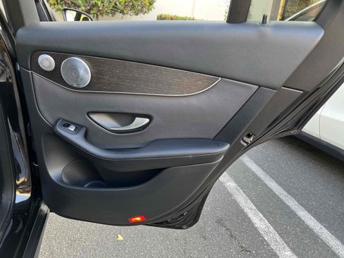 Used 2020 Mercedes-Benz GLC 300 4MATIC w/ Premium Package image 63