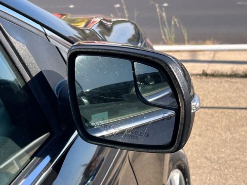 Used 2018 Ford Edge Titanium FWD image 16