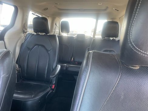 Used 2020 Chrysler Pacifica Limited FWD image 7