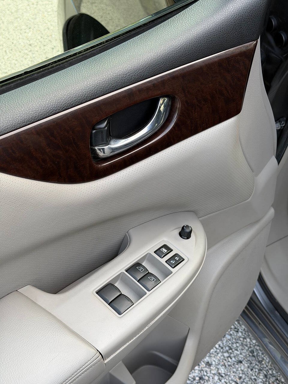 Used 2015 Nissan Quest SV w/ Leather Package FWD image 18