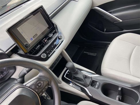 Used 2025 Toyota Corolla Cross L image 25