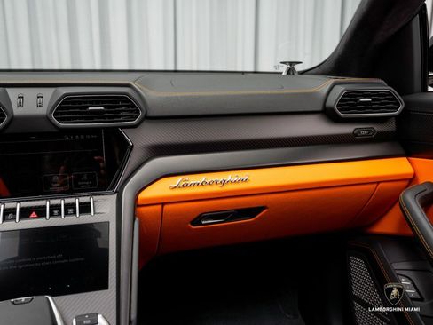 Used 2023 Lamborghini Urus S image 36