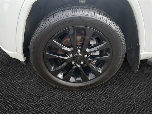 Used 2020 Jeep Grand Cherokee Altitude image 11