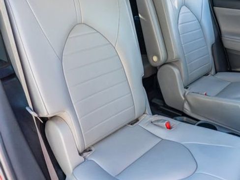 Used 2022 Toyota Highlander XLE image 41