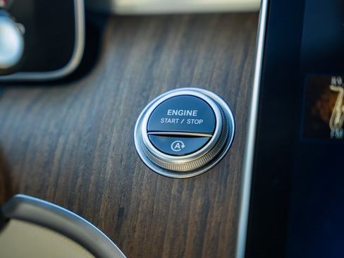 Used 2023 Mercedes-Benz C 300 4MATIC Sedan image 27