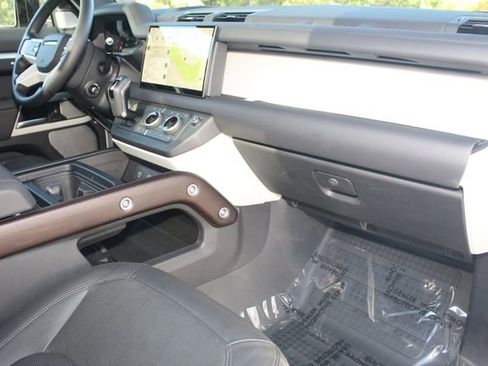 Used 2024 Land Rover Defender 130 S image 25