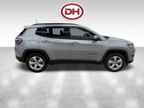 Used 2019 Jeep Compass Latitude w/ Cold Weather Group FWD image 2