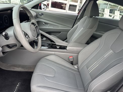 Used 2023 Hyundai Elantra SEL w/ Convenience Package image 11