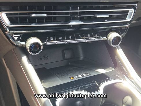 New 2026 Chevrolet Traverse RS w/ LPO, Floor Liner Package FWD image 27