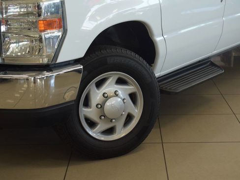 Used 2014 Ford E-350 and Econoline 350 XLT RWD image 14