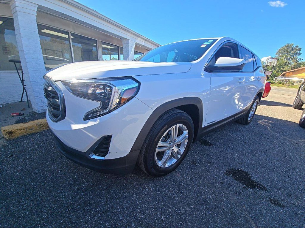 Used 2020 GMC Terrain SLE w/ LPO, Floor Liner Package FWD image 1