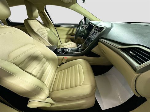 Used 2014 Ford Fusion SE image 24