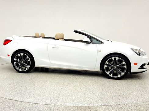 Used 2018 Buick Cascada Premium image 4