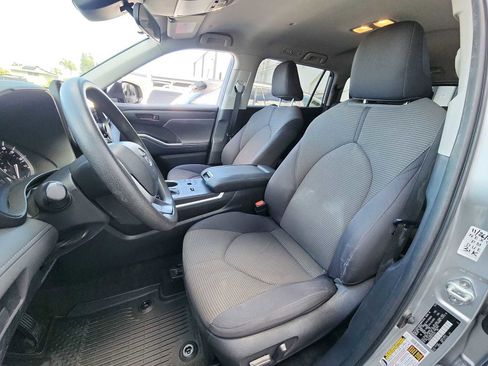 Used 2023 Toyota Highlander L image 13