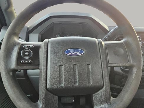 Used 2013 Ford F250 XL w/ XL Value Pkg image 4