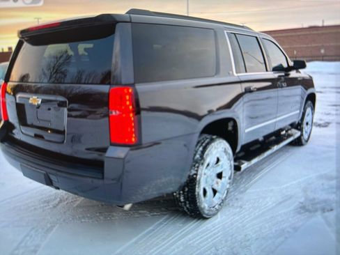 Used 2018 Chevrolet Suburban LT w/ LT Signature Package image 5