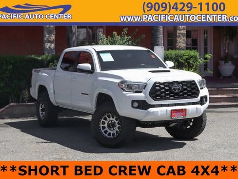 Used 2017 Toyota Tacoma TRD Sport w/ Tow Package (A/T) AWD/4WD image 1