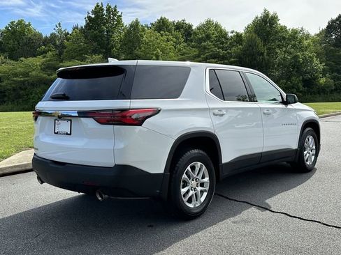 Used 2023 Chevrolet Traverse LS FWD image 9