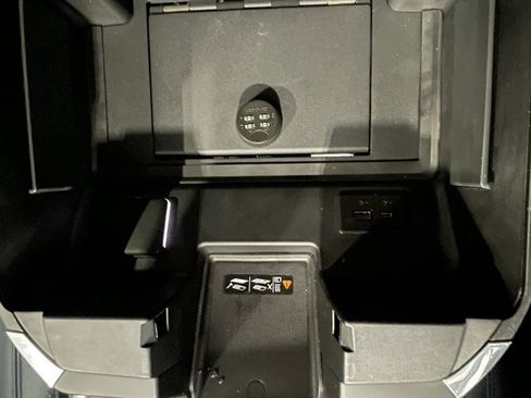 Used 2025 Chevrolet Silverado 3500 High Country w/ High Country Premium Package image 38