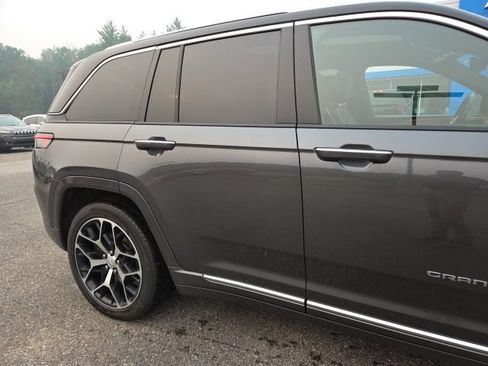Used 2022 Jeep Grand Cherokee Summit AWD/4WD image 40