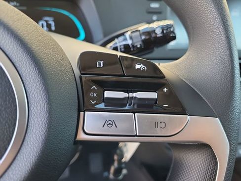 Certified 2025 Hyundai Elantra SE image 29