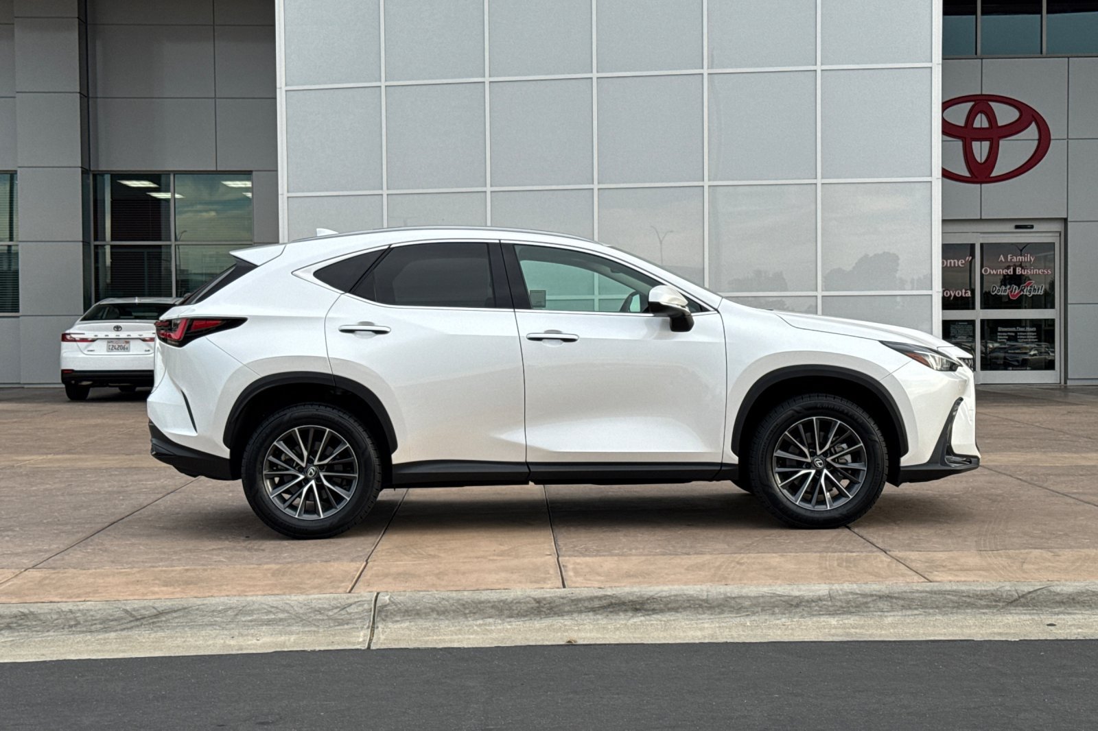 Used 2025 Lexus NX 250 FWD w/ Accessory Package (Z2) image 3