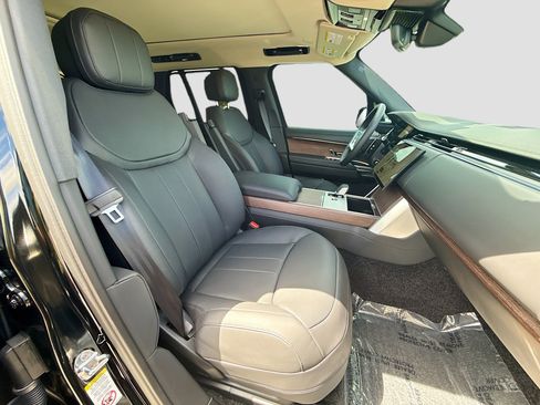 Used 2025 Land Rover Range Rover SE AWD/4WD image 15