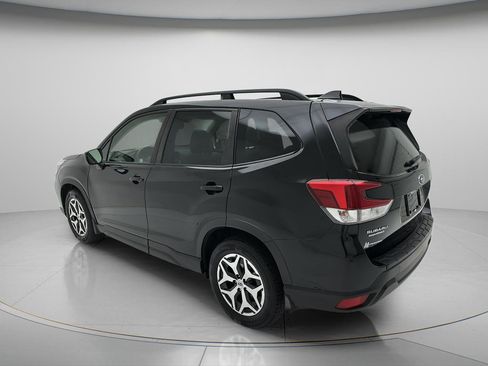 Used 2021 Subaru Forester Premium AWD/4WD image 6
