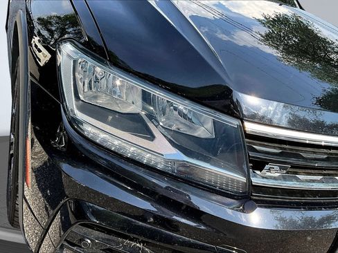 Used 2021 Volkswagen Tiguan SEL AWD/4WD image 34