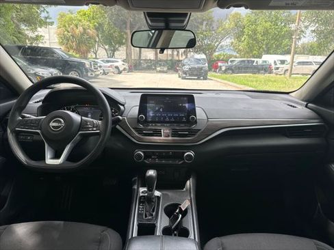 Used 2025 Nissan Altima 2.5 SV FWD image 24