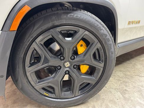 Used 2023 Rivian R1S Adventure AWD/4WD image 29
